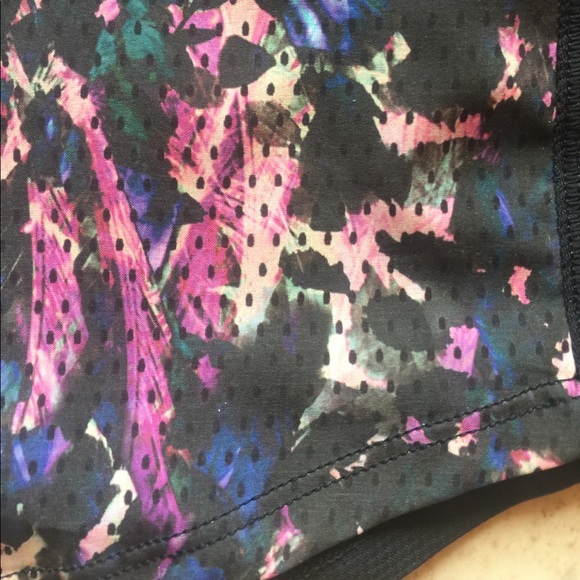 Lululemon Black and Multicolor Pattern Front Tank - Picture 2 of 5